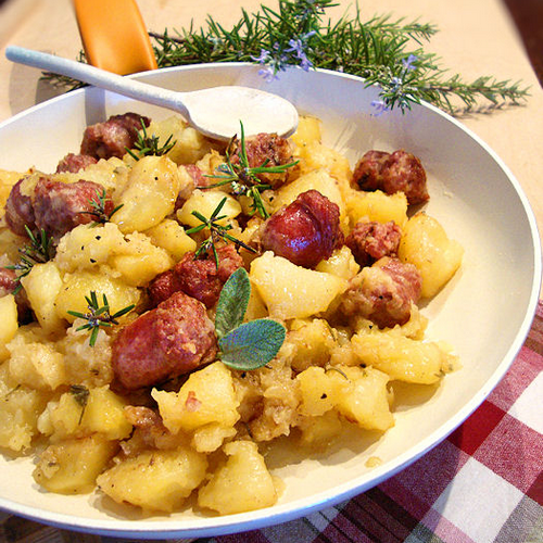 Patate con Salsicce in padella prodotte da noi - Magastore.it